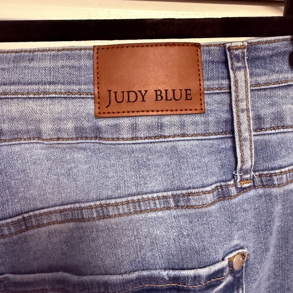 Judy Blue Light Blue Straight Leg Jeans - Picture 4 of 9